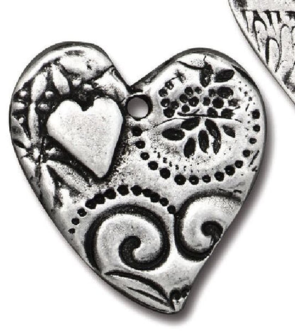 TierraCast Antiqued Pewter Double-Sided Heart Charm 24x23mm — Vida Mas Dulce (1 pc)