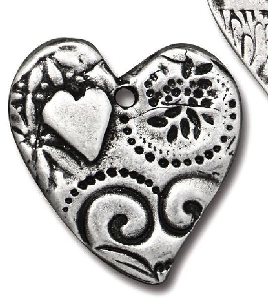 TierraCast Antiqued Pewter Double-Sided Heart Charm 24x23mm — Vida Mas Dulce (1 pc)